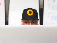 shocked-bitcoin-investor-on-laptop_925x